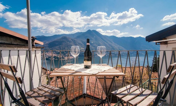 Moltrasio Apartment | Discover Gioiello Vista Lago: Family-Friendly Lake Retreat