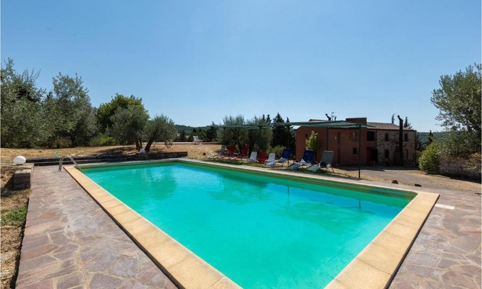 Montegabbione Apartment | Giorgia 2: Family-Friendly Retreat with Pool & Kitchen