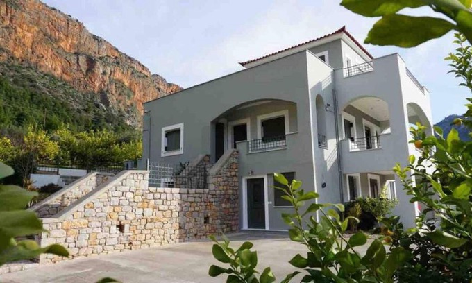 Leonidio House | Discover Giorgos’s Elegant Apartment - Rated 10/10 by Guests