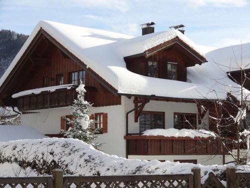Oberstaufen House | Gipfelglück: Family-Friendly Retreat with Kitchen Amenities