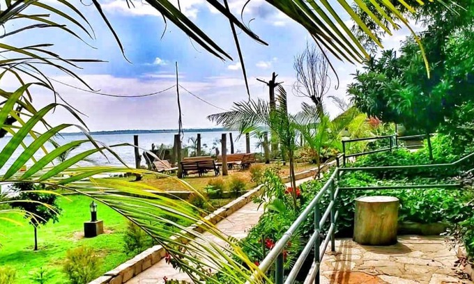 Pakwach Hotel | Gipir and Labongo Safari Lodge: Family-Friendly Retreat