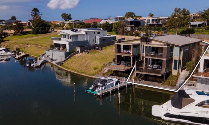 Paynesville House | Elegant Canal Retreat with Private Jetty & Lake Views