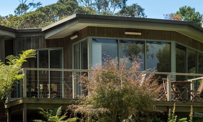 Gipsy Point Cabin | Eco-Friendly Gipsy Point Lodge with Pool & Breakfast