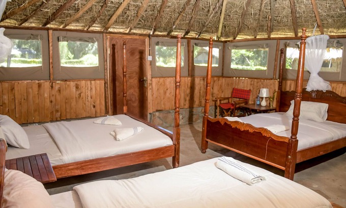 Mara North Conservancy Hotel | Discover Giraffe Hills Mara Camp: Family-Friendly Retreat