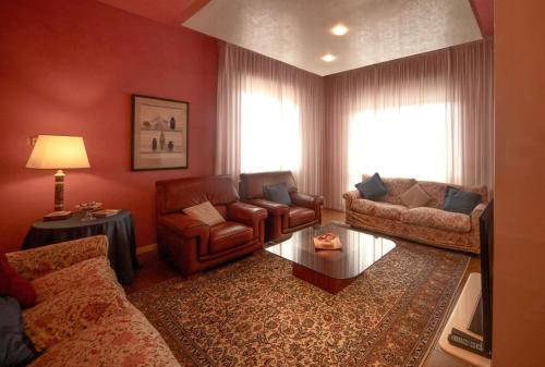 Miramare Apartment | Gisella Maison: Family-Friendly Retreat by the Sea