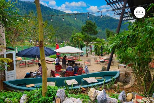 Soc Son House | Experience GISY Full House: Pet-Friendly with Hot Tub & Kitchen