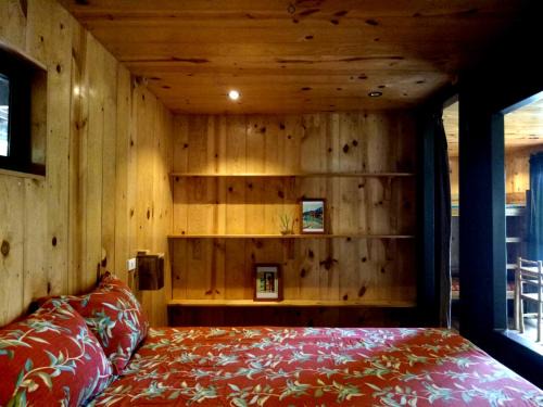 Soc Son Cabin | Discover GISY Lake House 2F: Family-Friendly Getaway