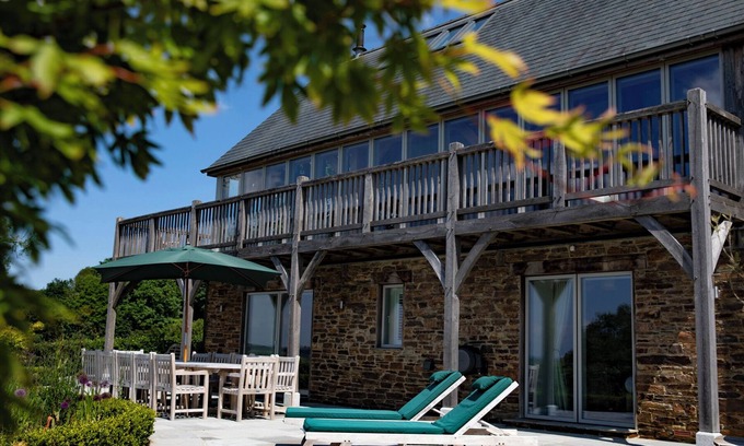 Totnes House | Discover GITCOMBE RETREAT: Poolside Cottage in Cornworthy