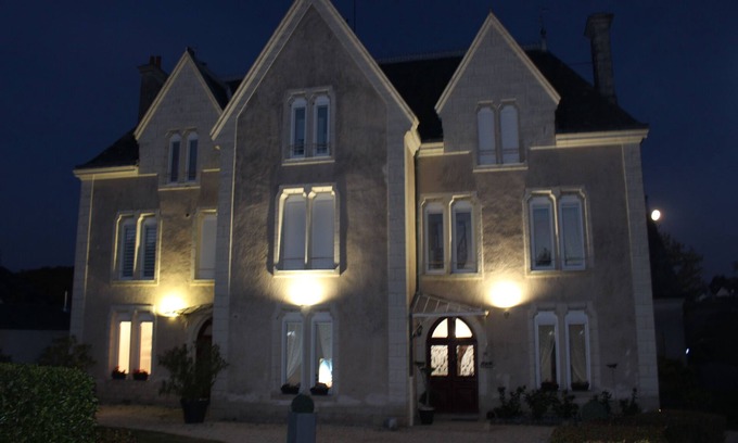 Cravant-les-Coteaux House | Relax at Gite à Cravant les Coteaux with Pool & Family Fun