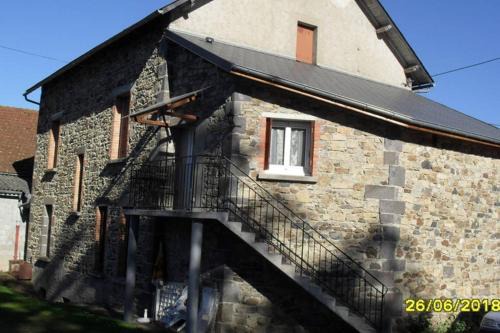 La Goutelle Apartment | Experience GITE à LA FERME Near Vulcania - Rated 8.5/10