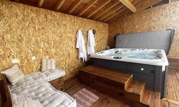 Saint-Felix-de-Tournegat House | Tranquil Farm Stay with Hot Tub and Heated Pool