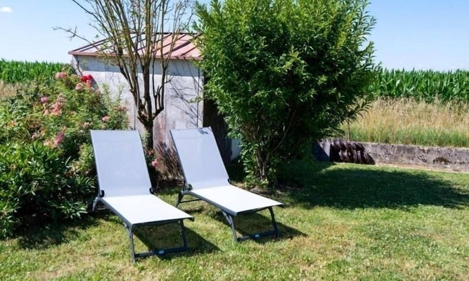 Etain Cottage | Gite Étain: Family-Friendly Getaway with Spa & Breakfast