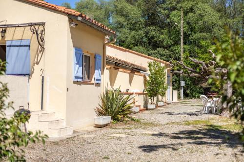 Reynes House | Cozy Gite for 4-6 with Pool and Pet-Friendly Amenities