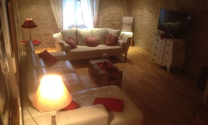 Jeuxey House | Cozy Gite 12 P. "la Grange" in Jeuxey with Breakfast