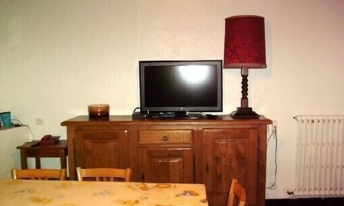 La Garde Cottage | Mountain Getaway: Ski, Hike & Enjoy Family-Friendly Amenities