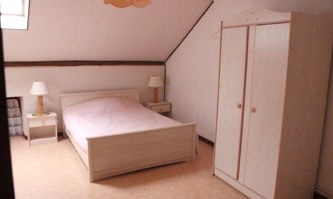Chateau-Verdun House | Cozy Gite 2 - Le Cairn: Your Ideal Bed and Breakfast Escape