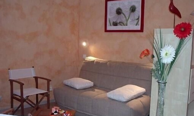 Germaine Apartment | Cozy Gite for 2 Near Reims and Epernay with Kitchen