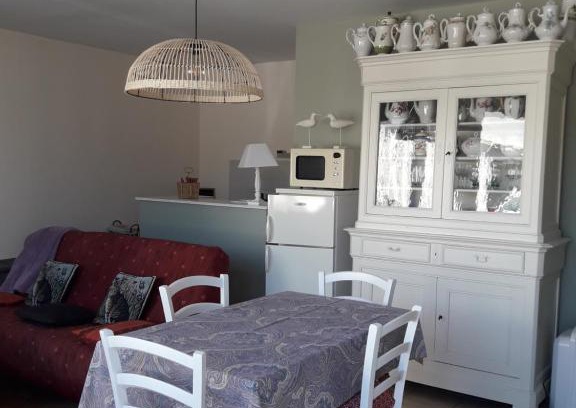 Plonevez-Porzay House | Cozy Gite for 2 with Child-Friendly Amenities and Great Reviews
