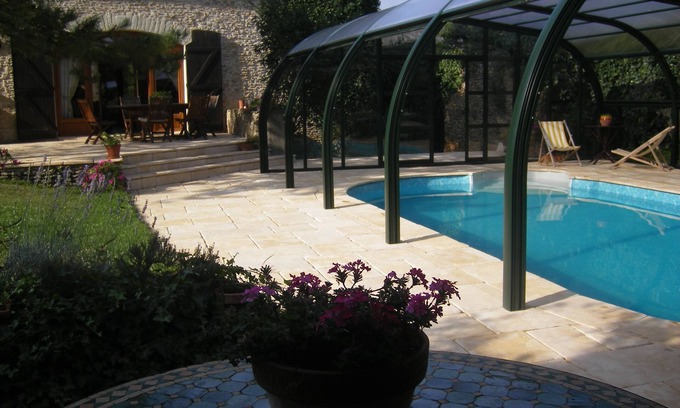 Thurageau House | Gîte Retreat: Spa, Pool & Sauna Near FUTUROSCOPE