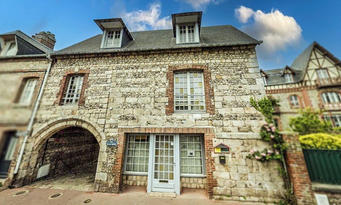 Veules-les-Roses House | Gîte 200 metres from the beach at Veules les Roses