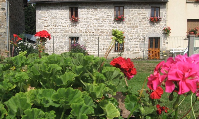 Condat-en-Combraille Cottage | Family-Friendly Gite 3*** Near Parc des Volcans d'Auvergne