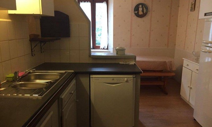 Chateau-Verdun House | Cozy Gite 4 - Le Cairn: Perfect Bed and Breakfast Escape
