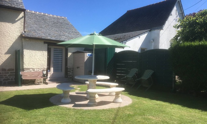 Hirel Cottage | Charming Gite for 4 in Mont Saint-Michel Bay with Oceanfront