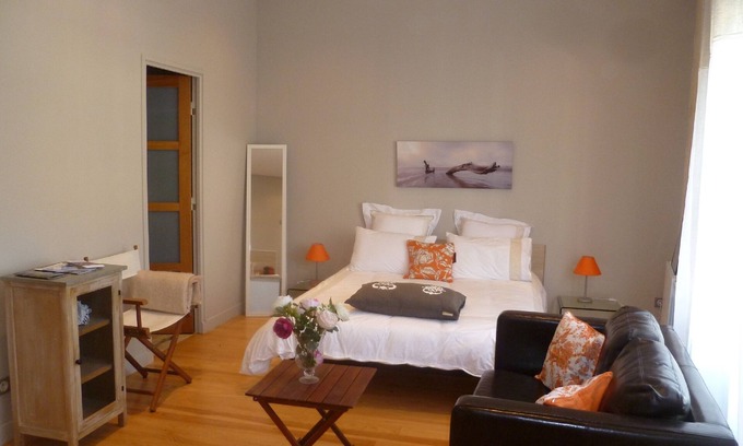 Bruges Apartment | Cozy Gite Near Bordeaux with Kitchen and Great Reviews