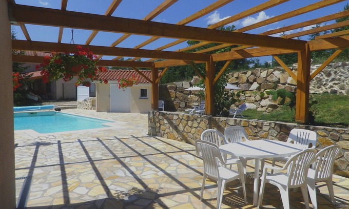 Vieille-Brioude Villa | Private Pool Oasis with Kitchen in Allier Valley - 9.6/10
