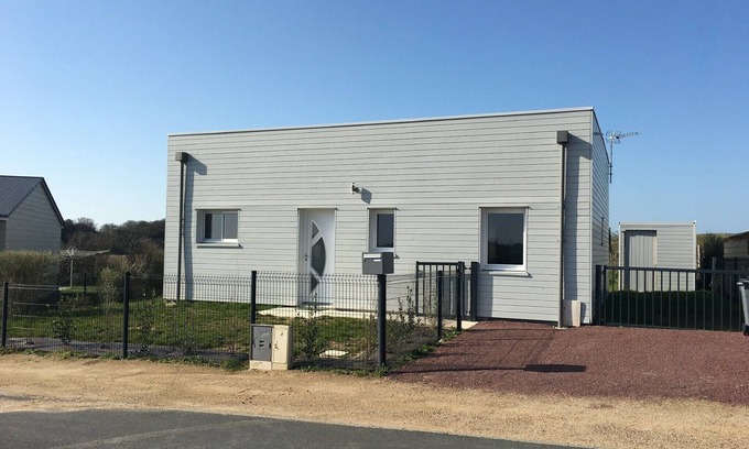 Les Moitiers-d'Allonne House | Pet-Friendly Gîte for 6 near the Ocean in Hatainville