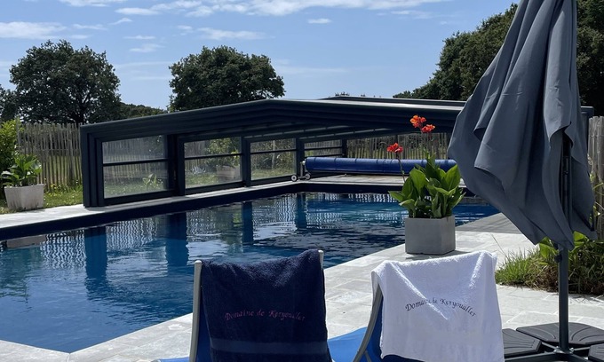 Tregunc Cottage | Relaxing Gîte for 6 with Pools & Steps to the Beach