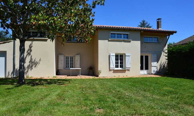 Bioule House | Relaxing GITE for 8-15 Guests with Pool & Lake Views