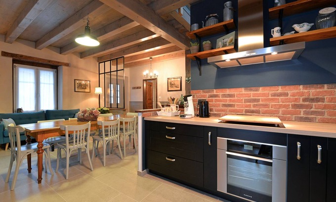Liepvre House | Elegant Gite for 8: Top Rated Stay with Family Friendly Amenities