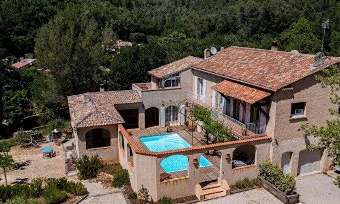 Evenos Villa | Gîte 8 pers air-conditioned, 3 bedrooms with bathrooms, private pool. Peaceful