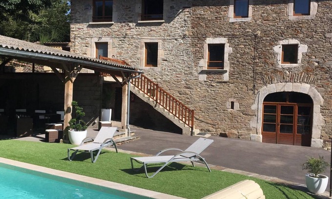 Curan Cottage | Exquisite Gite with Heated Pool and Scenic Views