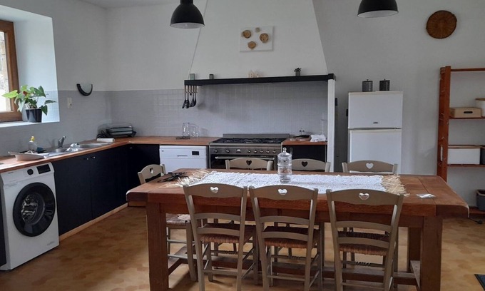Borreze House | Tranquil Countryside Getaway with Family-Friendly Amenities