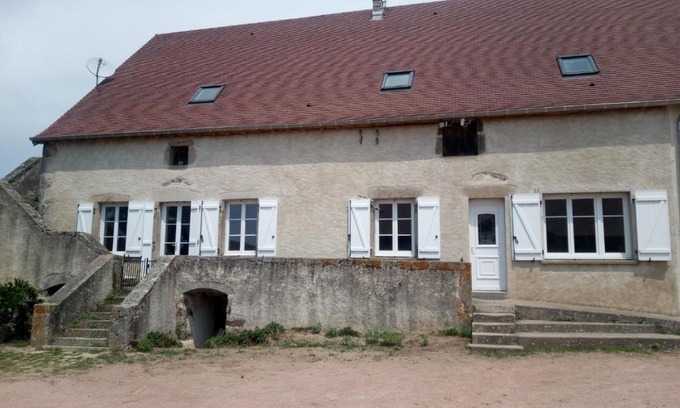 Marizy Apartment | Comfortable Gîte A La Ferme: Pet & Child Friendly Retreat