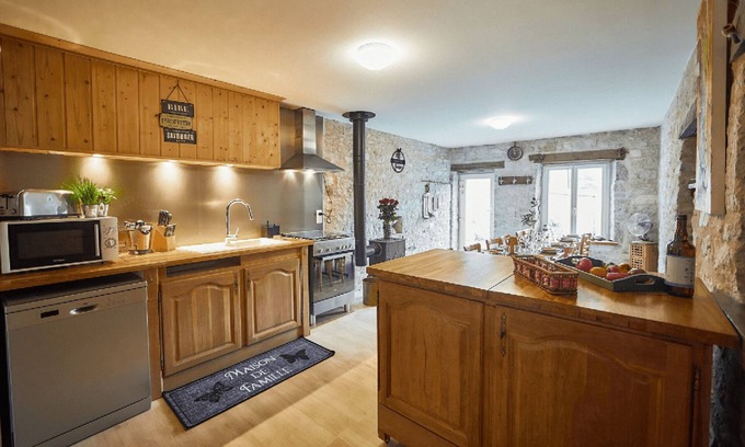 Aiglepierre House | Idyllic Maison de Vacances with Garden and Barbecue