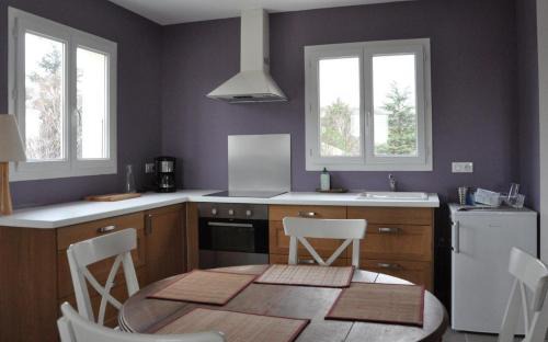 Crozes-Hermitage Apartment | Pet-Friendly Gite Abricotier with Top-Rated Comfort