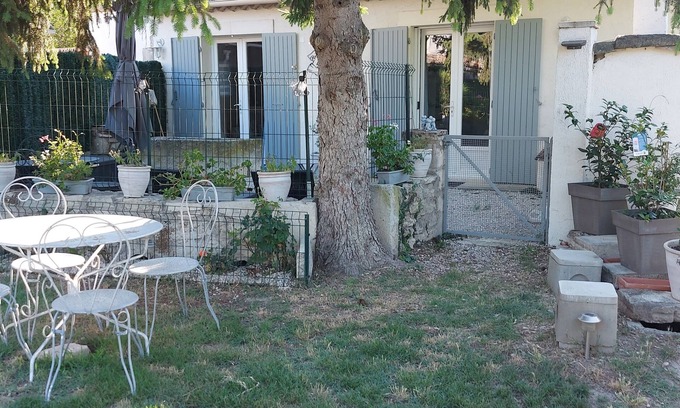 St.-Remy-de-Provence Apartment | Idyllic Countryside Retreat with Pool and Spa Amenities