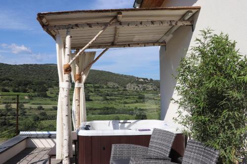 Montpeyroux House | Gite Aigues Vives: Pet-Friendly Retreat with Hot Tub