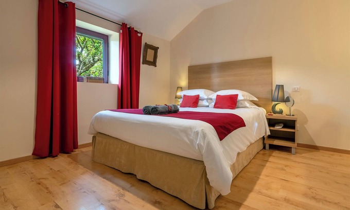 Ajat Apartment | Gîte Amélie: Relax by the Heated Saltwater Pool & Spa