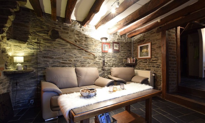 Tavigny Cottage | Serene Gite in Central Location with Family-Friendly Perks