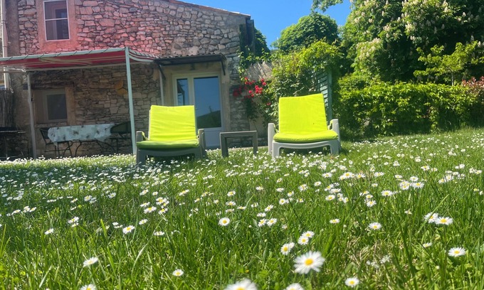 Monieux Cottage | Cozy Gite Near Ventoux: Ideal for Families & Pet Lovers