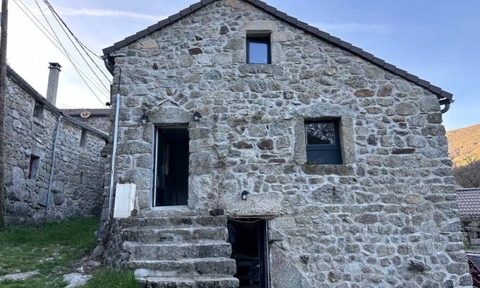 Malarce-sur-la-Thines House | Nature Retreat: Family-Friendly Stay with Complimentary Breakfast