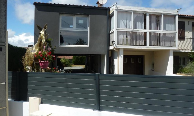 La Meilleraie-Tillay Apartment | Cozy Gite Au Cheval D'or with Pet-Friendly Amenities