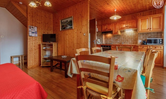 Entremont-le-Vieux House | Gite au Coeur du Village: Your Family-Friendly Retreat