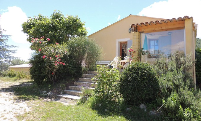 Sault Cottage | Idyllic GITE AU COEUR DES LAVANDES with Spa & Pool