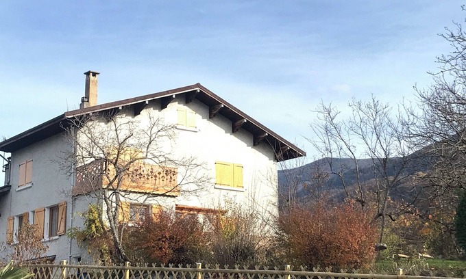 Presle House | Family-Friendly Gite au Jay with Pet & Kitchen Amenities