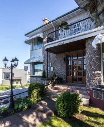 Jonquiere Bed & Breakfast | Gite Au P'tit Manoir B&B: Highly Rated Family-Friendly Retreat